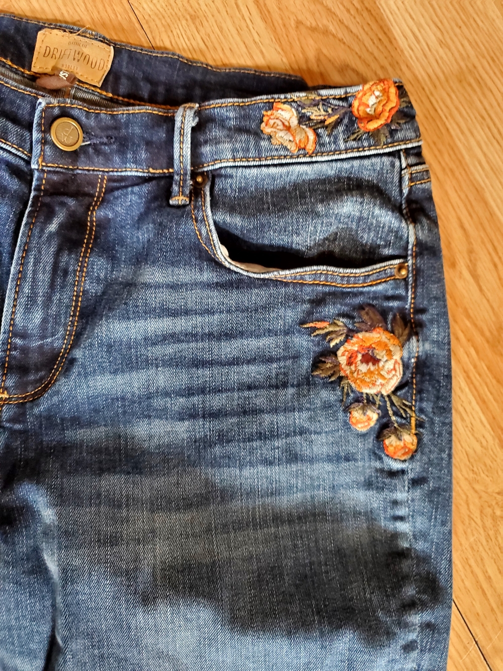 DRIFTWOOD Isabel Floral Embroiderd Light Flare Jeans Size 30 - Picture 4 of 11